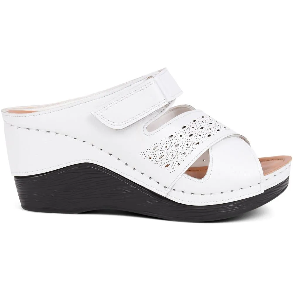 Touch-Fasten Wedge Heel Sandals  - WLIG39007 / 325 154